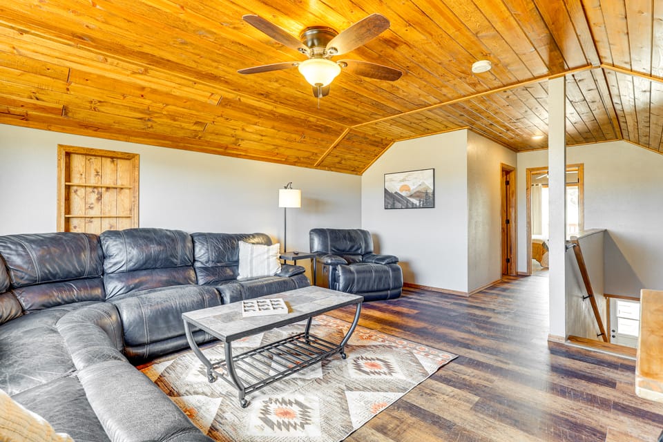 3 Mi to Trails: Secluded Eagar Cabin w/ Mtn Views! House in Arizona