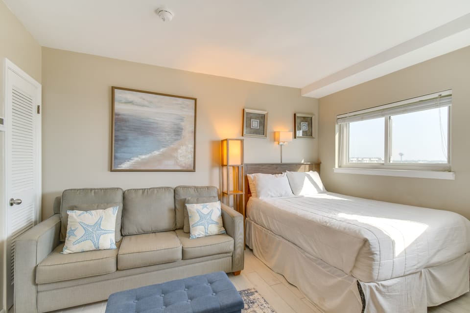 On-Site Beach Access: Studio in Gulf Shores Apartment in Alabama