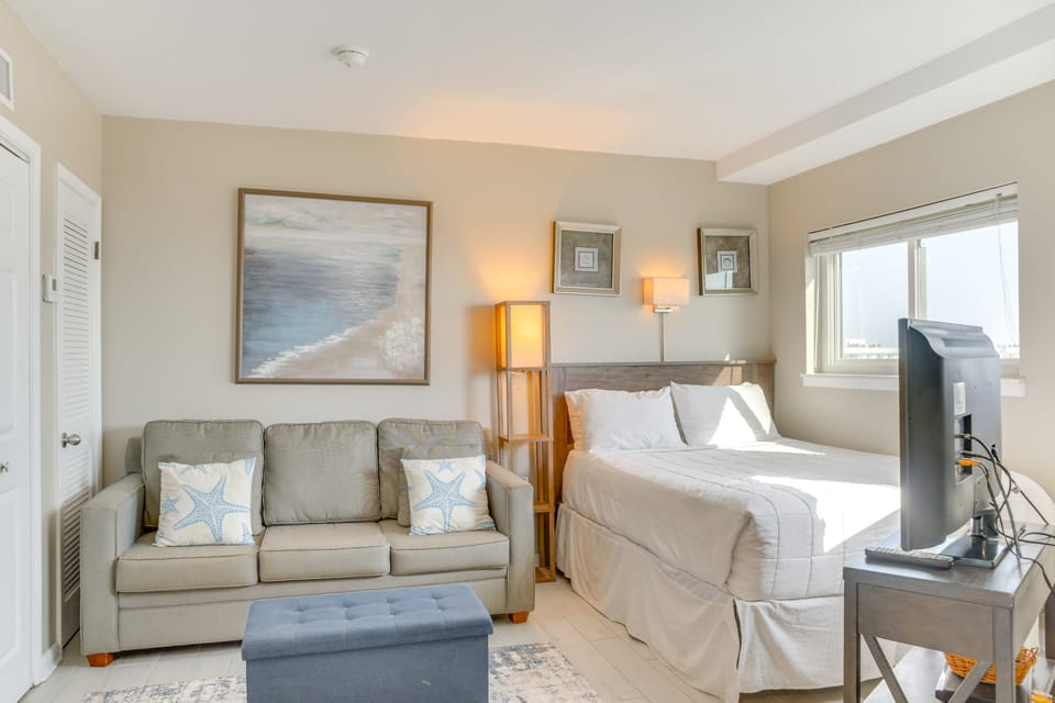 On-Site Beach Access: Studio in Gulf Shores Apartment in Alabama