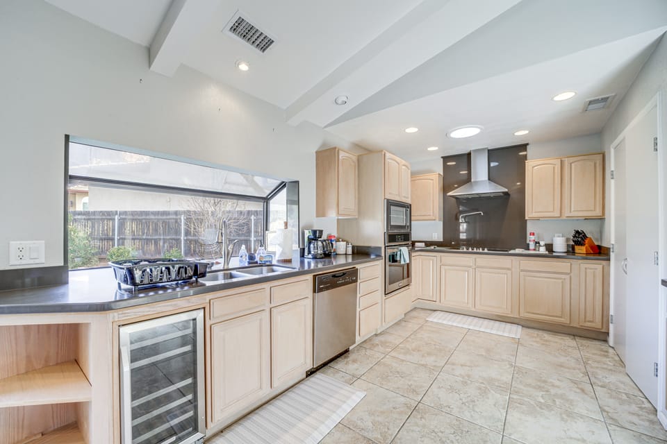 4 Mi to Uptown Sedona: Desert Home w/ Mtn Views! House in Sedona