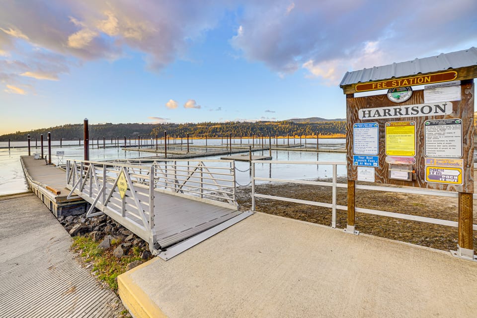 Walk to Marina: Harrison Cabin w/ Lake View! House in Harrison