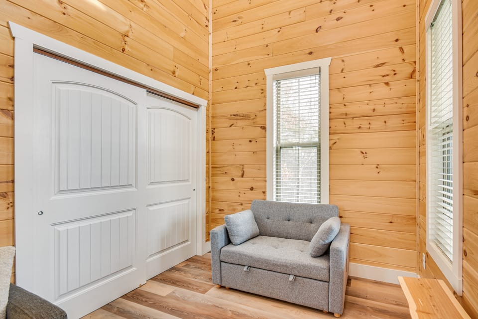 Covered Porch & Fire Pit: Cabin in Richland House in Ozark Mountains