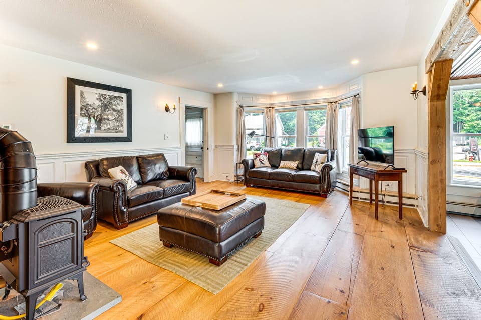 Walkable North Woodstock Home on Main Street! House in Woodstock