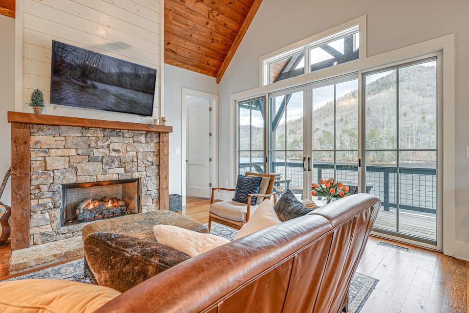 Direct Lake Access & Fire Pit: Tuckasegee Cottage! Cottage in North Carolina