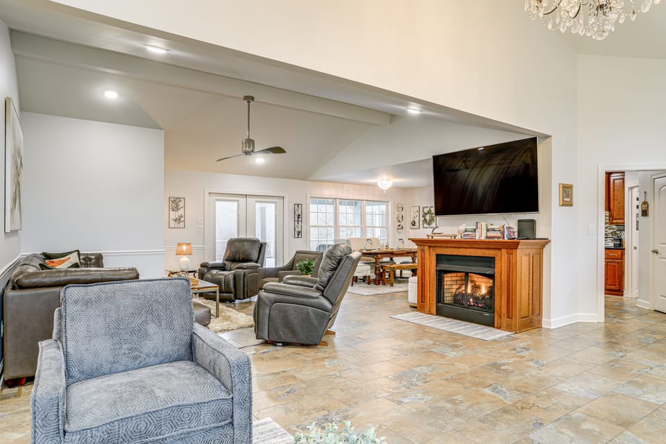 Riverfront Retreat w/ Fire Pit & Deck House in Arkansas