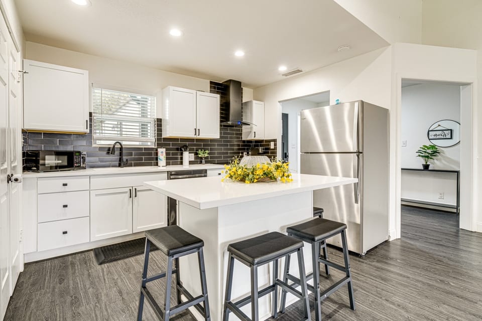 Private Hot Tub & Golf Course Views: Lakeway Gem Apartment in Lakeway