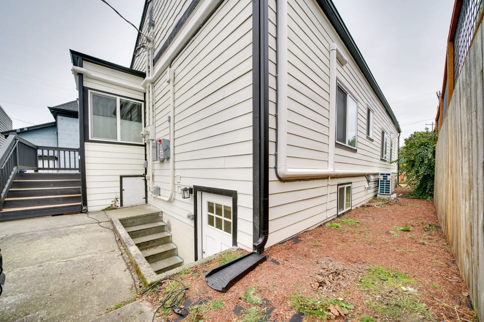 Pet-Friendly Seattle Apt Near Dtwn & Lumen Field Apartment in Seattle