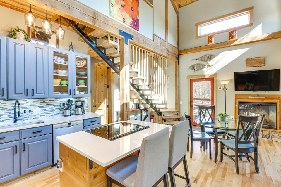 Ski, Hike, Fish! Mtn-View Creekside Gem in Newland House in North Carolina