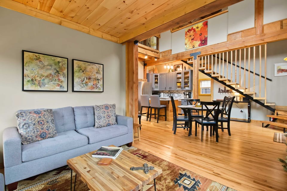 Ski, Hike, Fish! Mtn-View Creekside Gem in Newland House in North Carolina