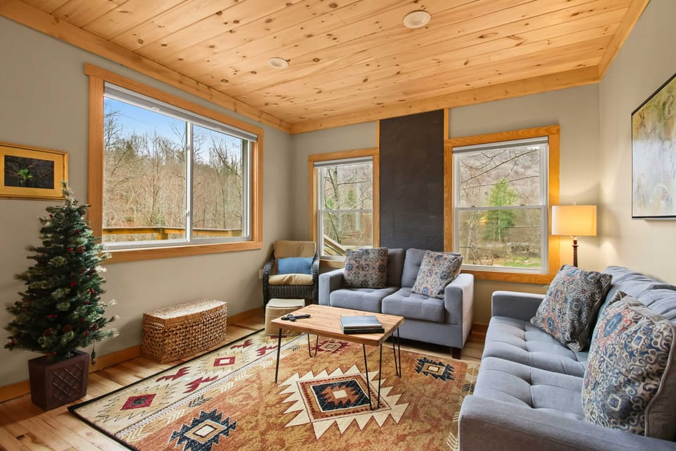 Ski, Hike, Fish! Mtn-View Creekside Gem in Newland House in North Carolina
