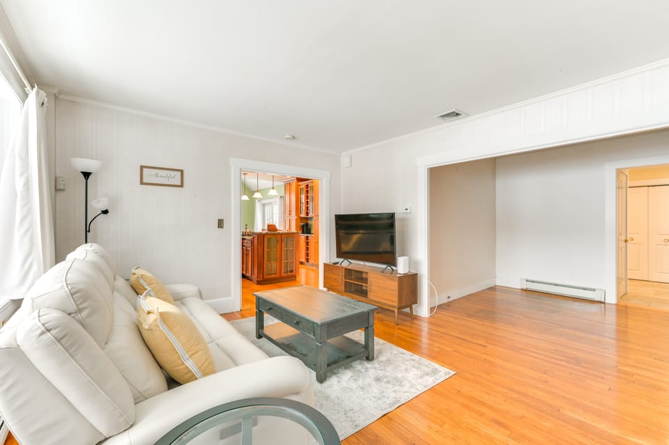 16 Mi to Boston: Home w/ Deck in Weymouth House in Weymouth