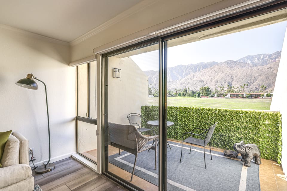 Mtn-View Condo w/ Pool Access in Palm Springs! Apartment in Palm Springs