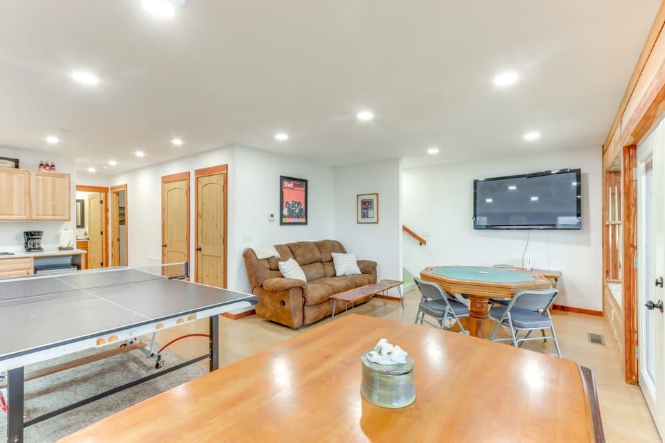 Cabin on Beaver Lake w/ Views & Furnished Deck! House in Arkansas