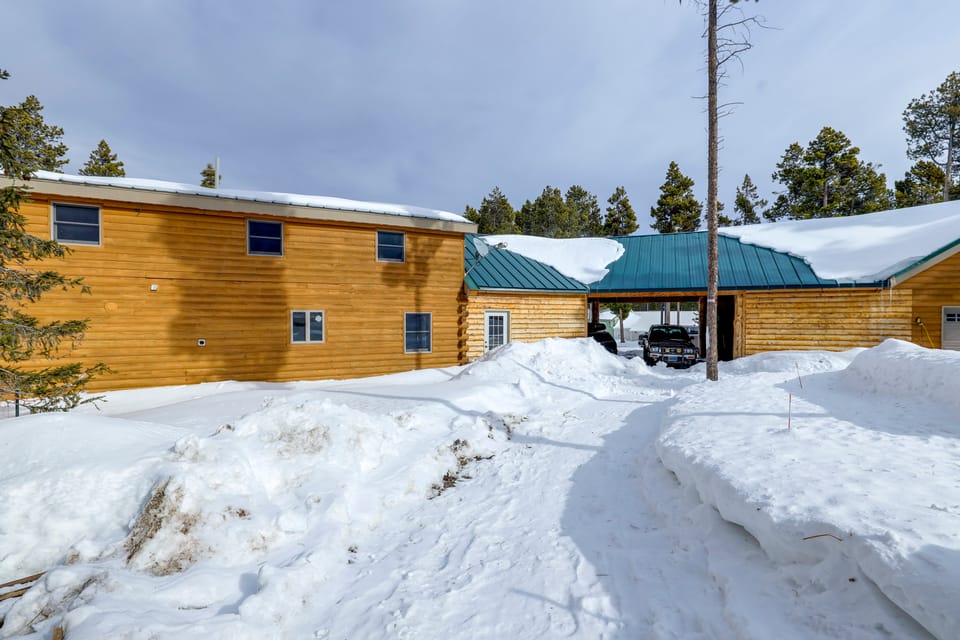 2 Mi to Skiing: Casper Cabin w/ Mtn Views! House in Wyoming