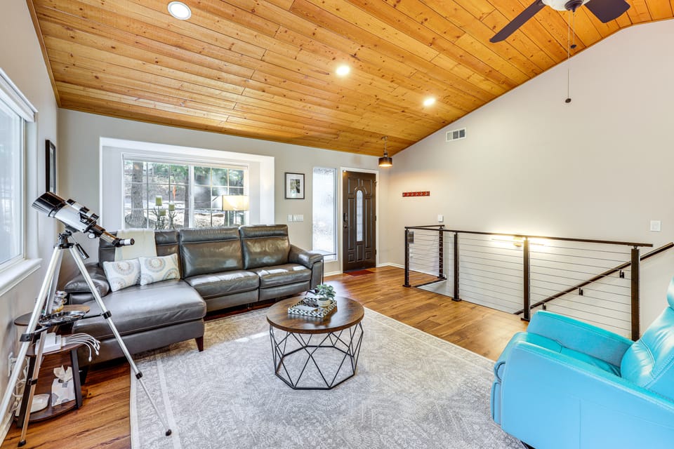 Swim, Hike, Ski & Unwind: Lake Arrowhead Retreat! House in Lake Arrowhead