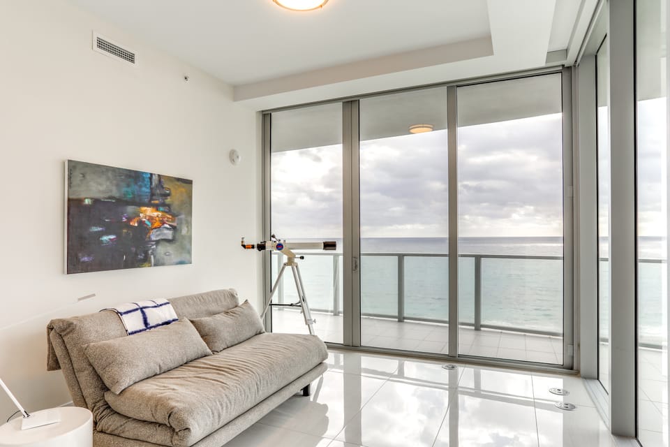 Condo at Amrit Ocean Resort w/ Panoramic Views Apartment in Riviera Beach