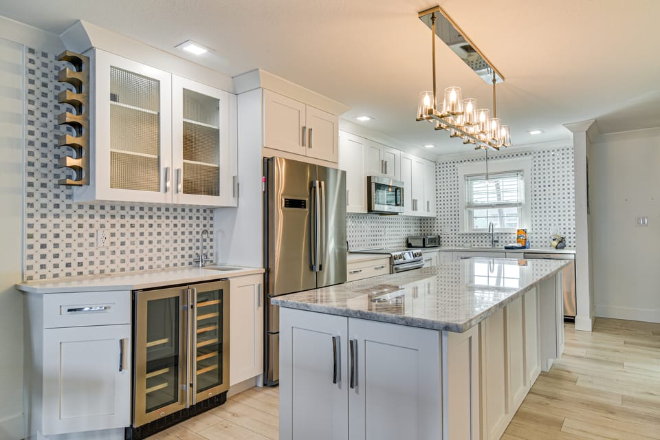 Bayfront Views! Luxe Home 4 Mi to Downtown St Pete Apartment in St Petersburg