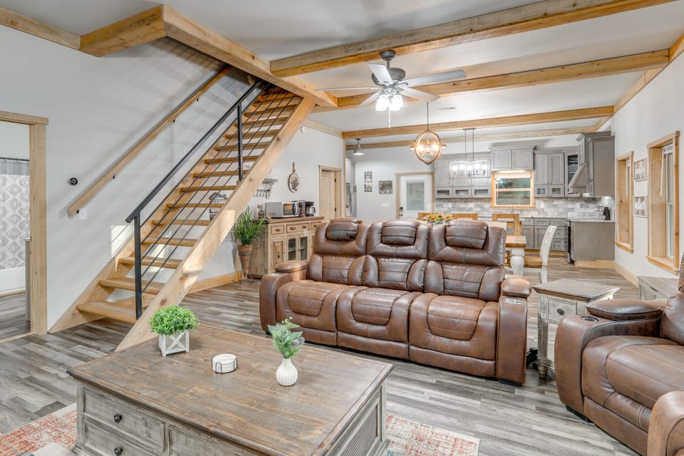 Greers Ferry Lake Access & Deck: Group Getaway! House in Heber Springs