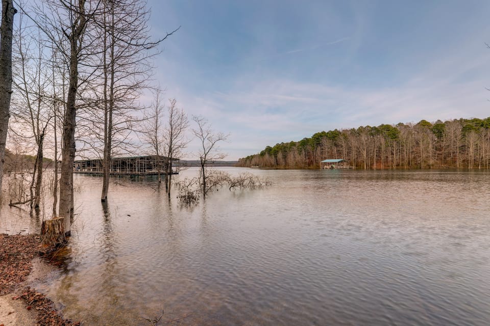 Greers Ferry Lake Access & Deck: Group Getaway! House in Heber Springs