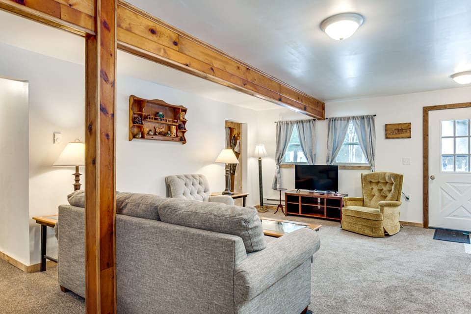 2 Ponds & Trail Access: Peaceful Cabin in Calumet! House in Wisconsin