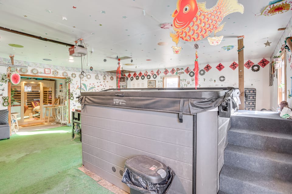 3 Mi to Central Minneapolis: Pet-Friendly Apt House in Minneapolis