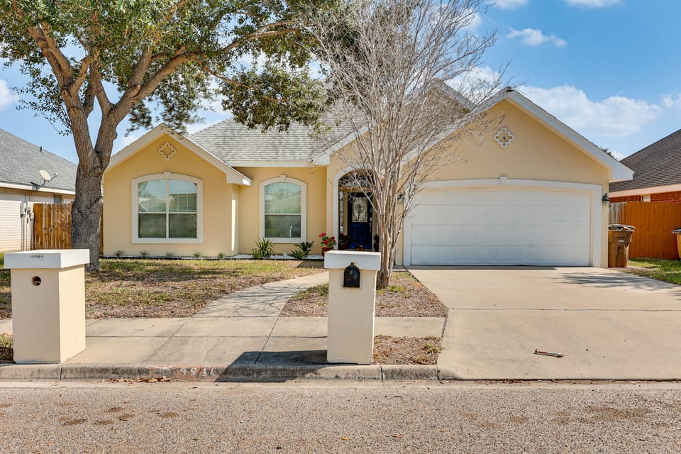 Fenced Yard: Home Near Hospitals in Edinburg! House in Edinburg