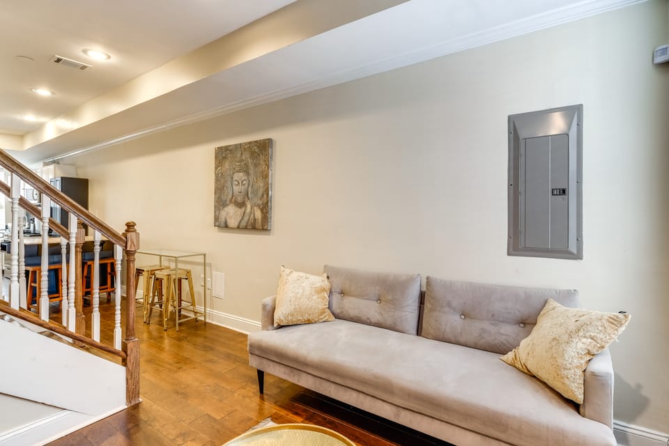Centrally Located DC Row House Near Restaurants! House in District of Columbia