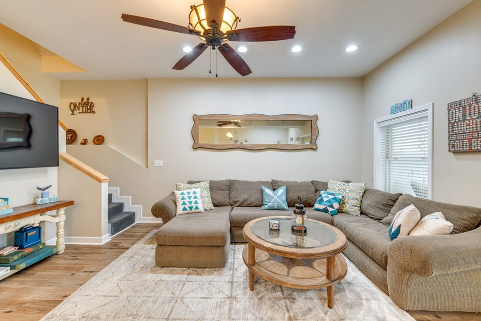 Lakefront Retreat w/ Dock, Patio & Grill in Bracey Apartment in Bracey