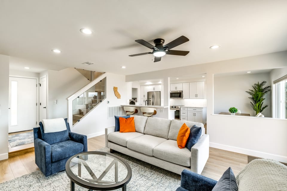 Balconies & Views: Modern Abode in Poway! Apartment in Poway