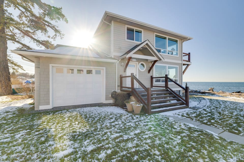 Ocean Views & Beach Access at Cottage on Birch Bay Cottage in Birch Bay