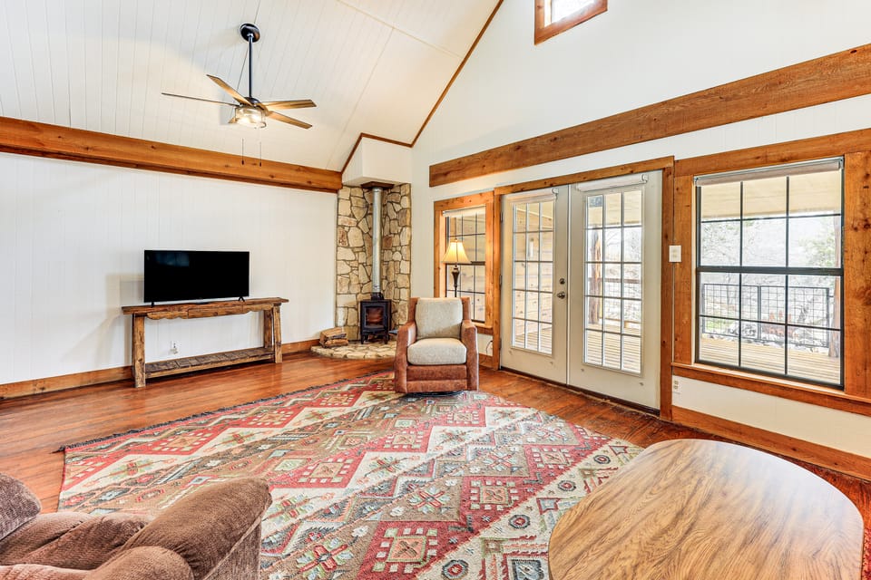 Fire Pit, Views: Peaceful Texas Hill Country Cabin House in Rio Grande