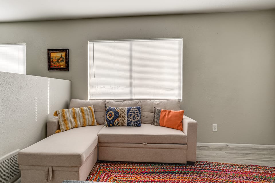 2 Mi to Dtwn & Chase Field: Condo w/ City View! Apartment in Phoenix