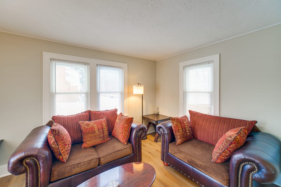 11 Mi to Dtwn Cleveland: Family Home w/ Yard House in Cleveland Heights