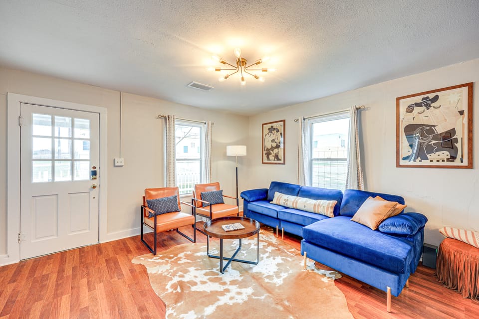 Walk to Main Street: Cottage w/ Deck in Bandera! Cottage in Bandera