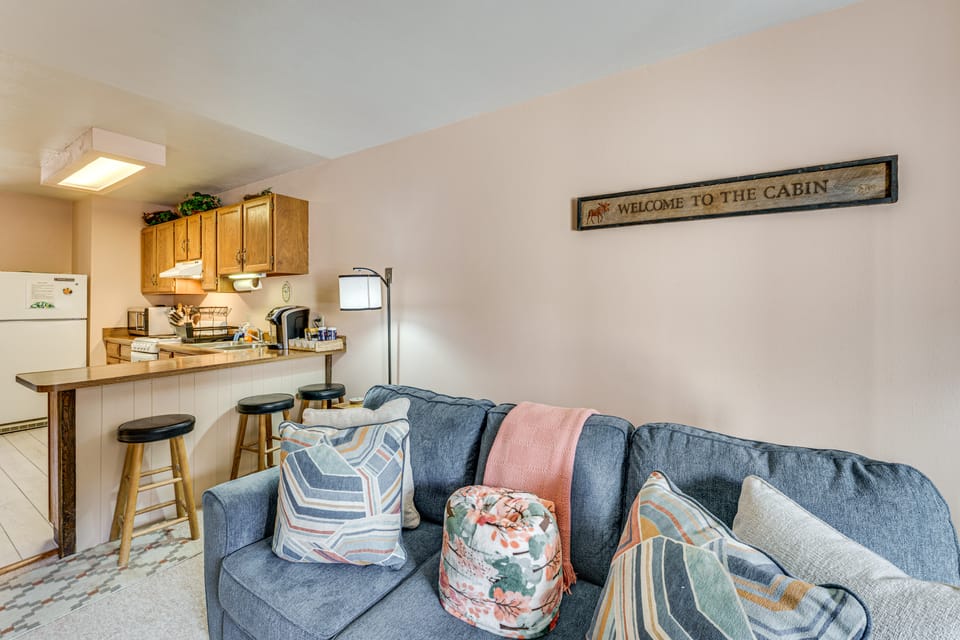 < Half-Mi to Red River Ski Area: Townhome w/ Patio Apartment in Red River