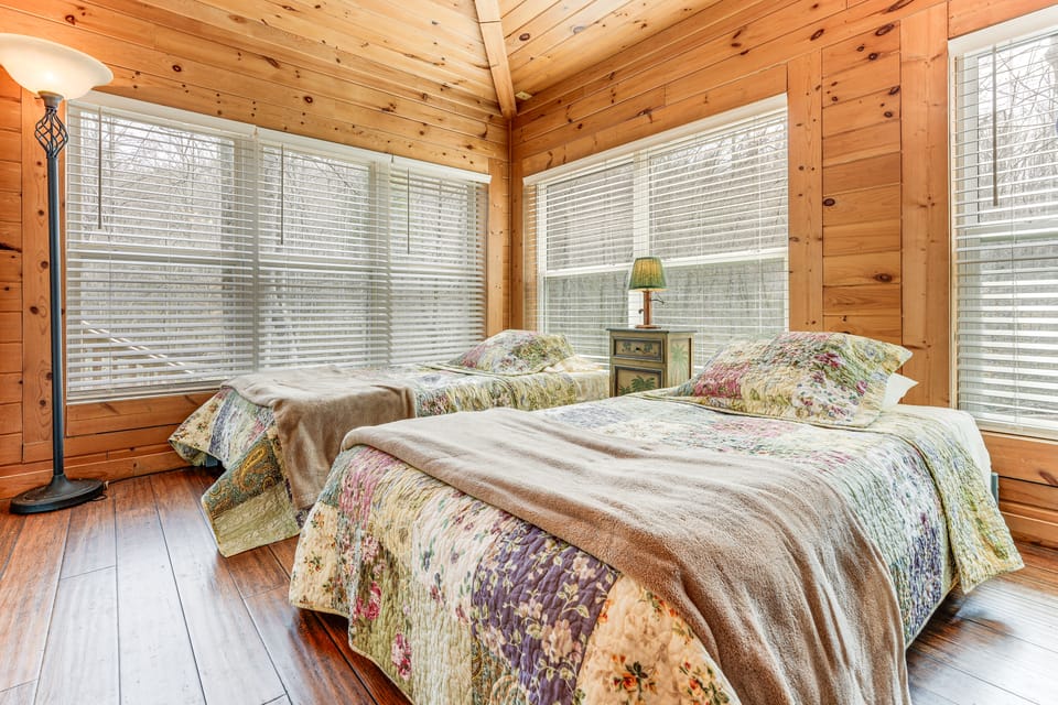 7 Mi to Lake Chatuge: Creekside Cabin w/ Decks! House in Shooting Creek