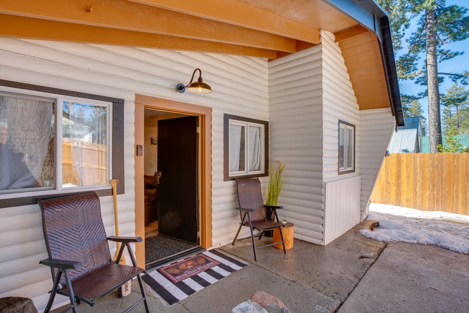 Walk to Beach: Dog-Friendly Cabin in Glenbrook! House in Lincoln Park