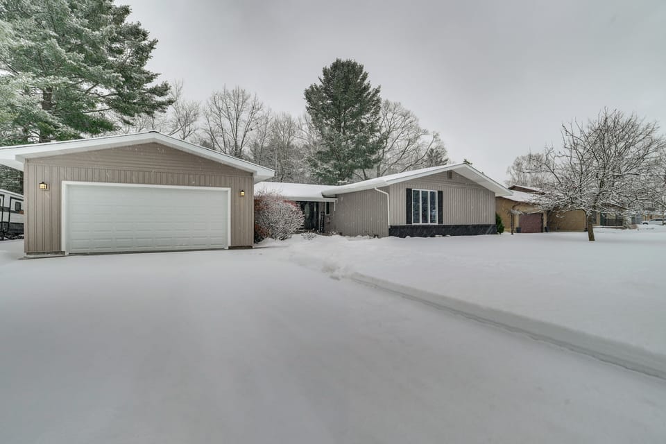3 Mi to Dtwn Alpena: Family Home w/ Yard! House in Alpena