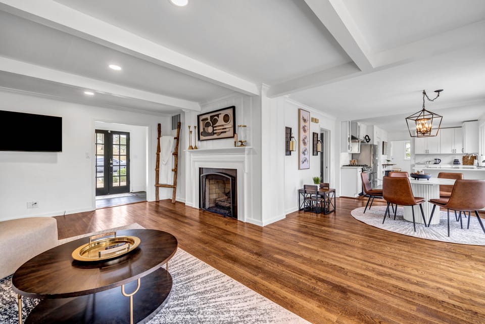 Mid-Century Buckhead Home, 6 Mi to Mercedes-Benz! House in Buckhead