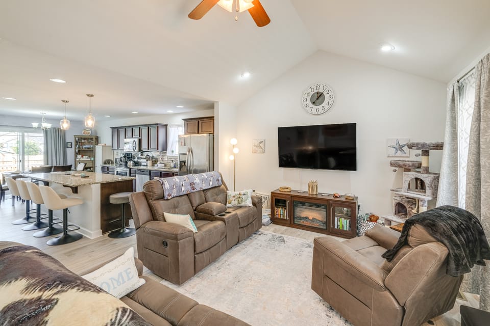 1 Mi to Colonial Beach Boardwalk: Home w/ Fire Pit House in Colonial Beach