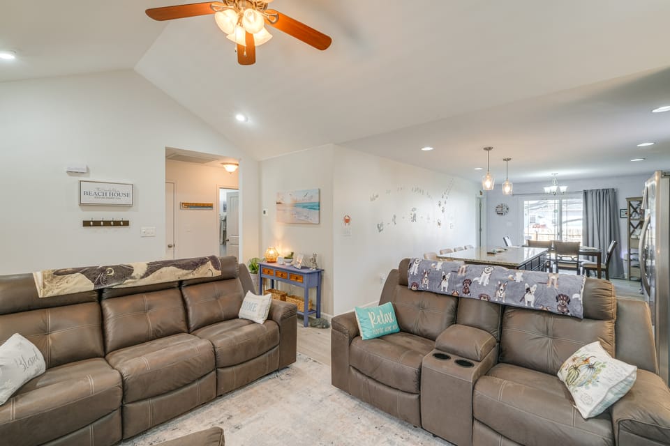 1 Mi to Colonial Beach Boardwalk: Home w/ Fire Pit House in Colonial Beach