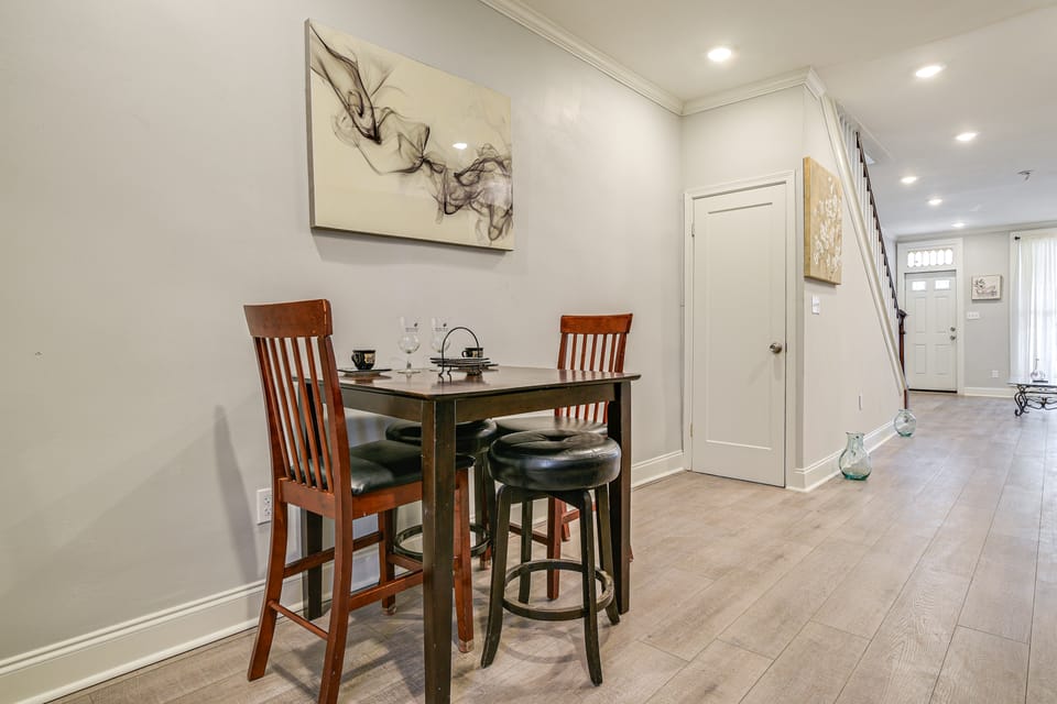 2 Mi to Downtown Baltimore: Quiet Home w/ Porch House in Baltimore