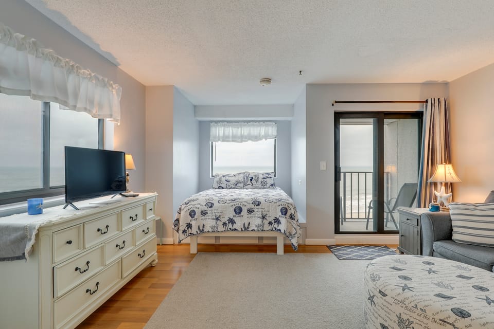 Resort Perks! Spacious Studio w/ Ocean Views Apartment in South Carolina