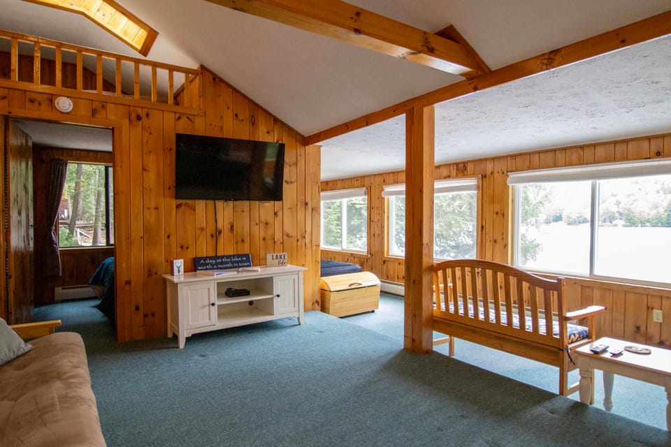 Lakefront Home w/ Seasonal Dock in Limerick! House in Limerick