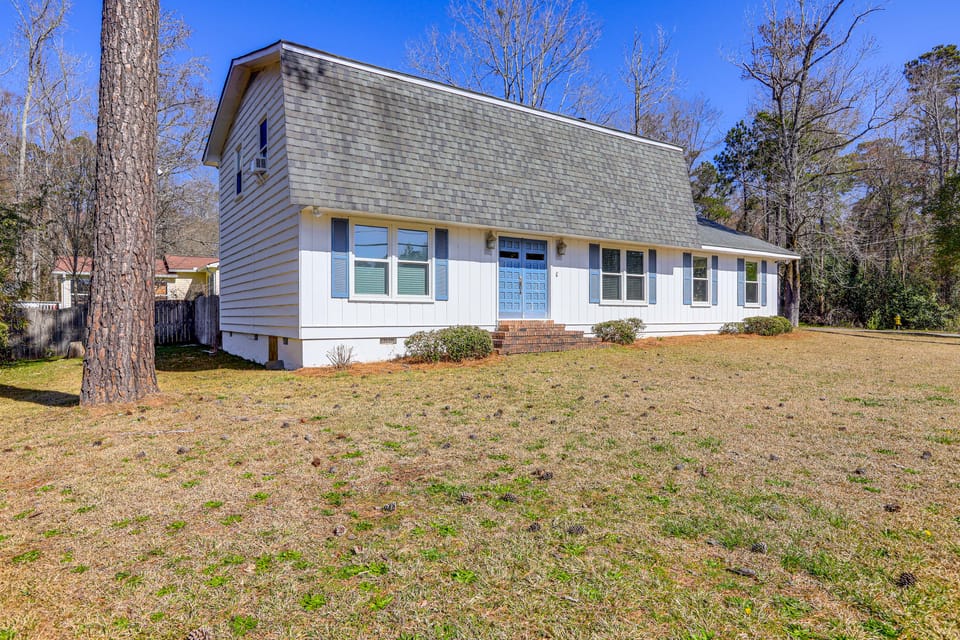 10 Mi to Downtown Macon: Family Home w/ Patio! House in Georgia