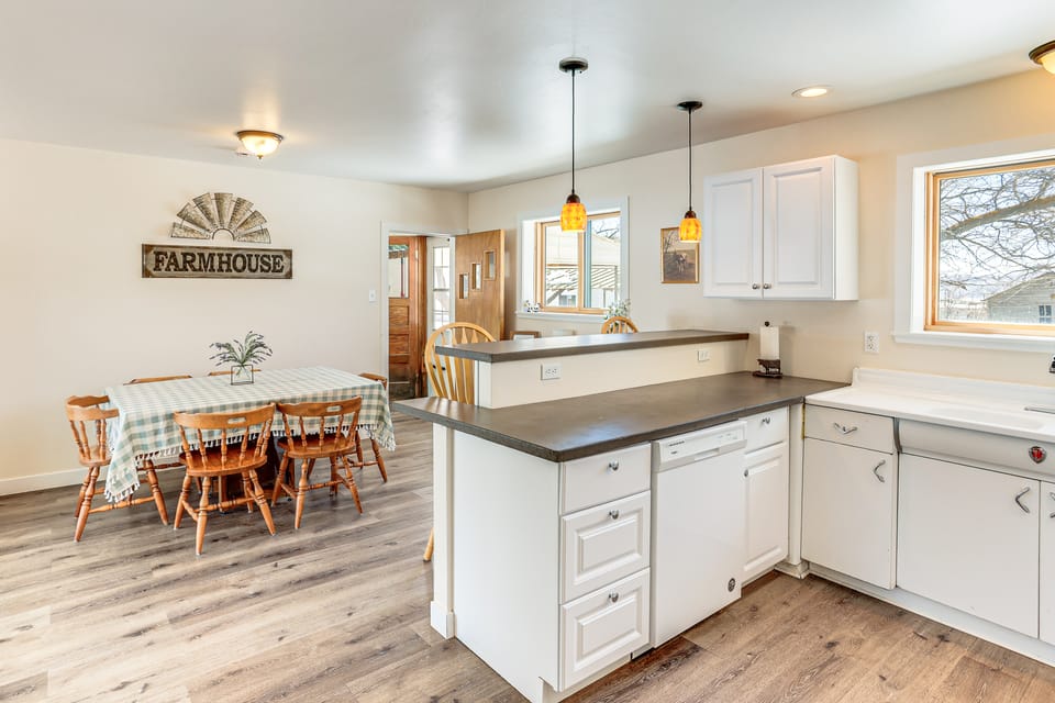 Patio & Mountain Views: Farmhouse in Mancos! House in La Plata County
