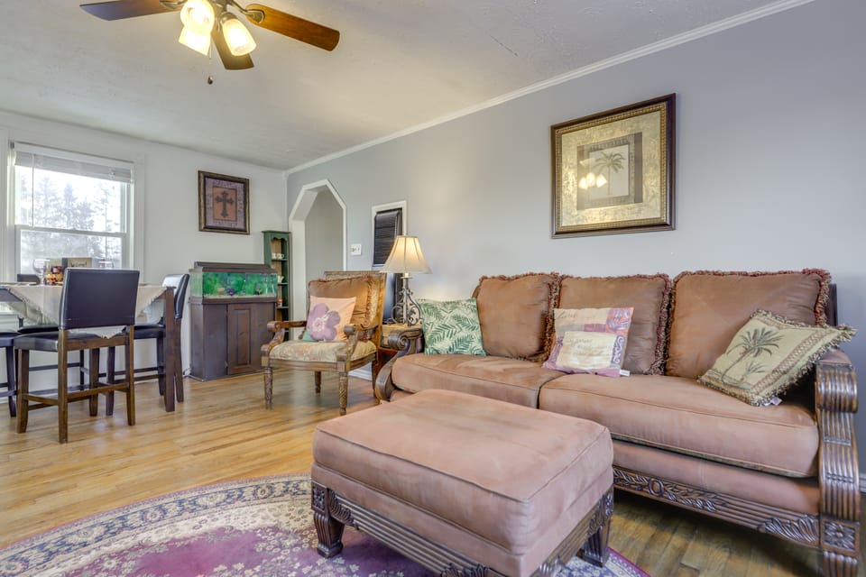 3 Mi to Englewood Dam: Pet-Friendly Home w/ Yard! House in Dayton