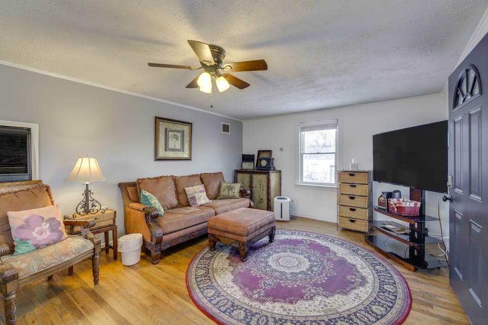 3 Mi to Englewood Dam: Pet-Friendly Home w/ Yard! House in Dayton