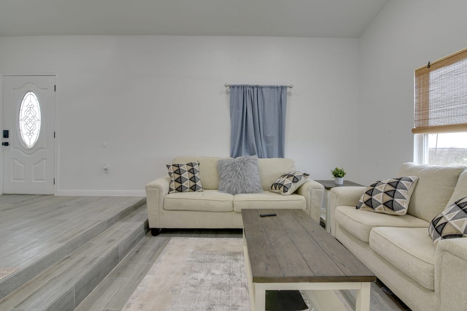 Condo 3 Mi to Bolivar Beach! Bring Your Pets Apartment in Texas City