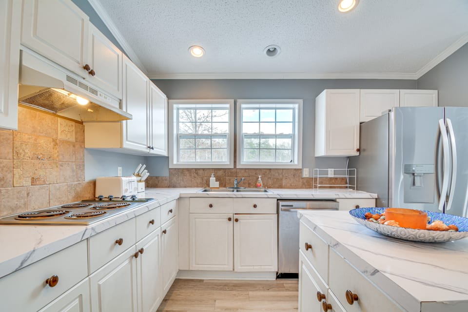 8 Mi to Jordan Lake: Spacious New Hill Home House in North Carolina